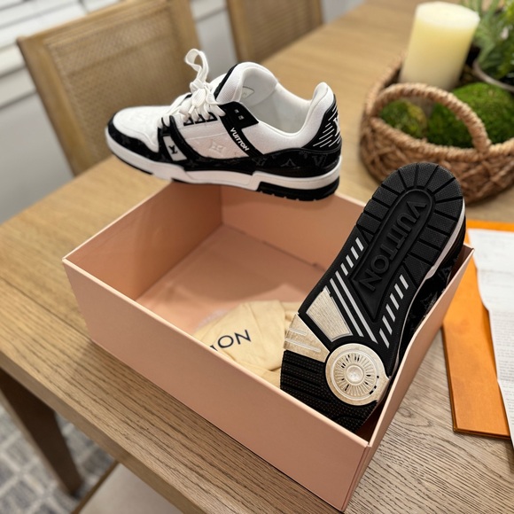 Louis Vuitton LV Trainer Sneaker - Picture 14 of 17